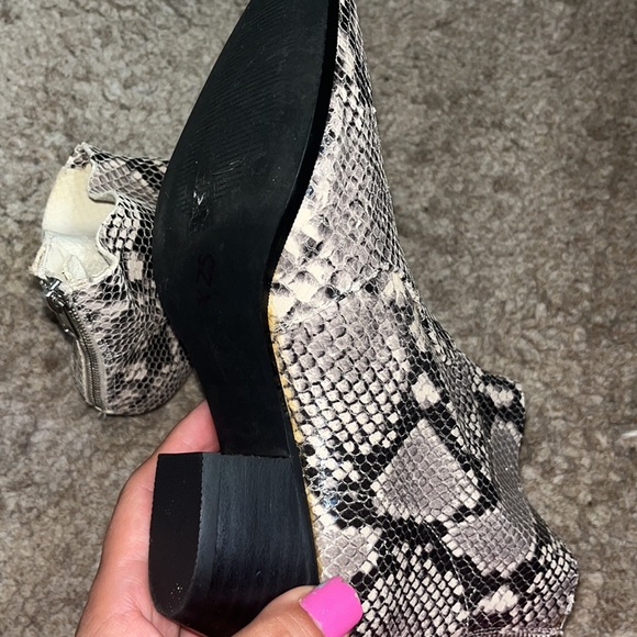 Steve Madden Preston Snake Print Point Toe Leather Ankle Boot size 6.5 - Picture 8 of 8